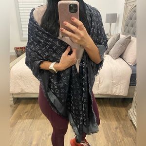Louis Vuitton Scarf/Shawl